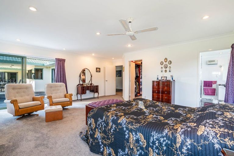 Photo of property in 88 Boord Crescent, Kumeu, 0891