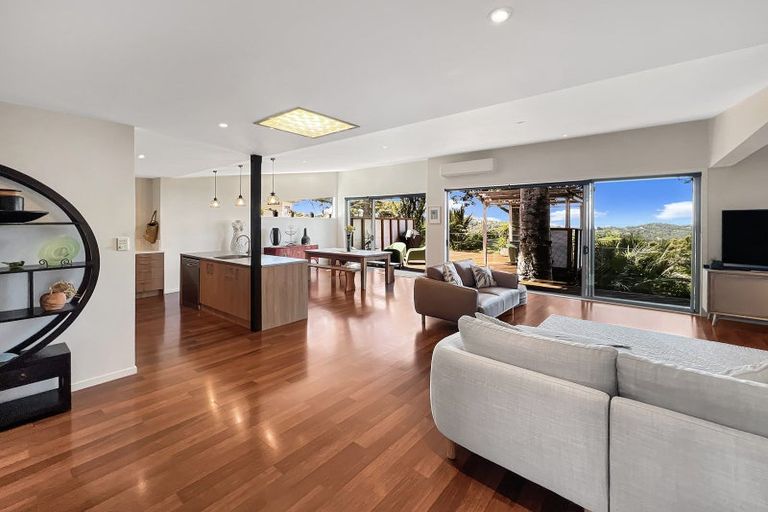 Photo of property in 56 Hollywood Avenue, Titirangi, Auckland, 0604