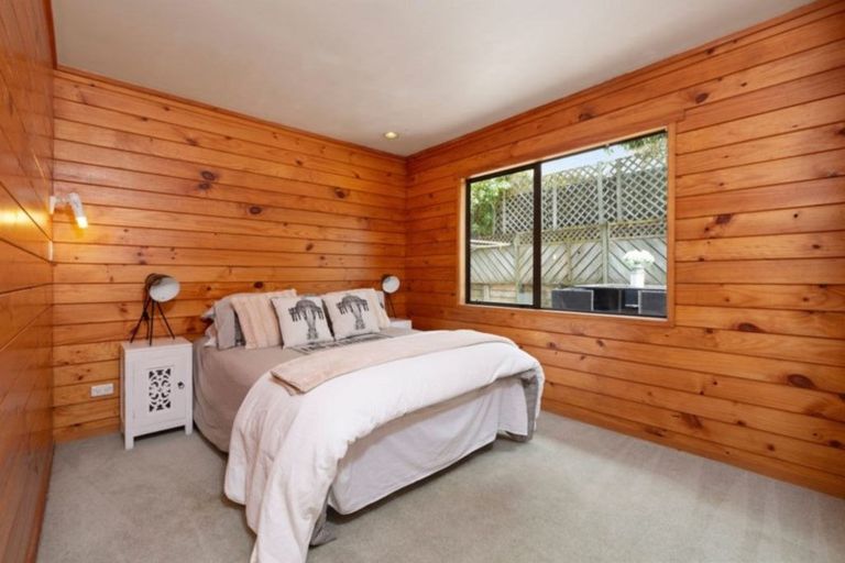 Photo of property in 2/62 Hillcrest Avenue, Hillcrest, Auckland, 0627