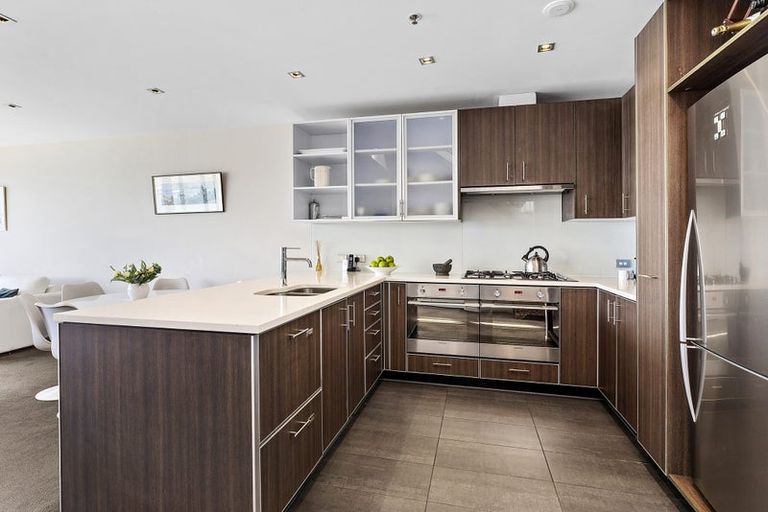 Photo of property in Patent 326 Apartments, 504s/326 Evans Bay Parade, Hataitai, Wellington, 6021