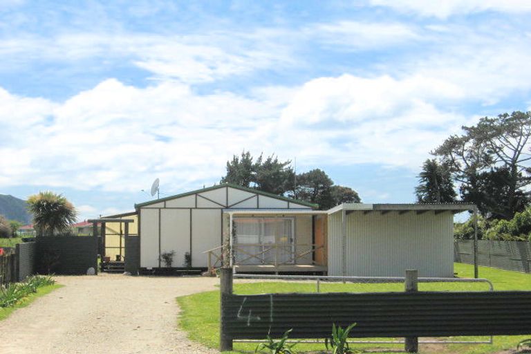 Photo of property in 39 Main Road, Tolaga Bay, 4077