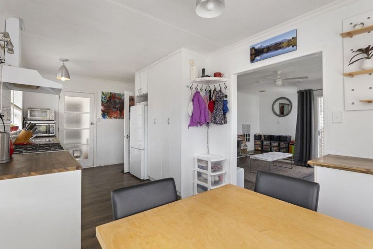 Photo of property in 6 Kahikatea Street, Inglewood, 4330