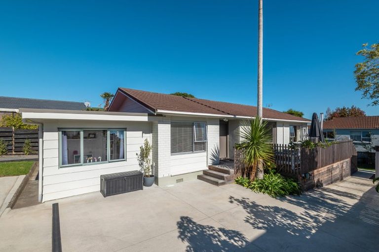 Photo of property in 2/193 Lake Road, Belmont, Auckland, 0622