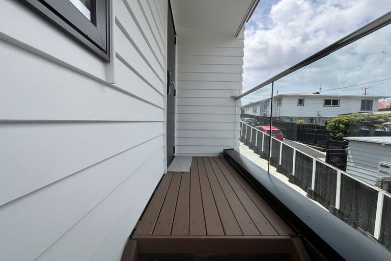 Photo of property in 8/18 Sylvan Crescent, Te Atatu South, Auckland, 0610