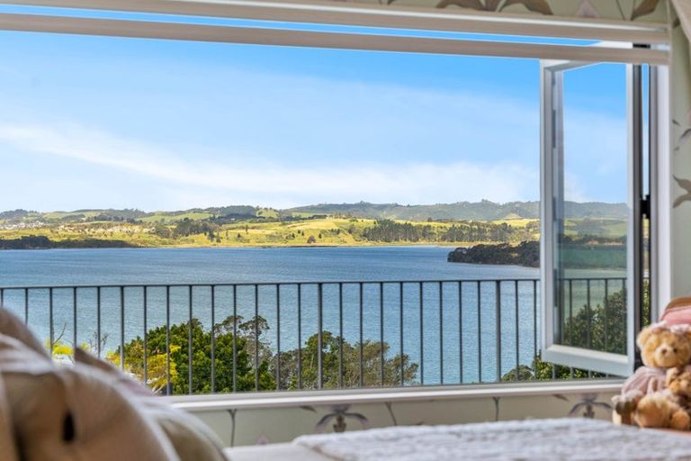 Photo of property in 3 Pounamu Place, Shelly Park, Auckland, 2014