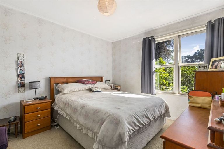 Photo of property in 399 Wairau Road, Totara Vale, Auckland, 0629