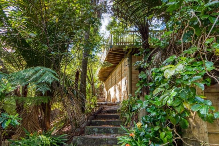 Photo of property in 107 Lone Kauri Road, Karekare, Auckland, 0772