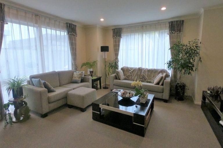 Photo of property in 23 Cambrian Crescent, Flat Bush, Auckland, 2016