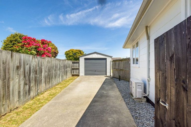 Photo of property in 23 Lambeth Crescent, Northcote, Christchurch, 8052