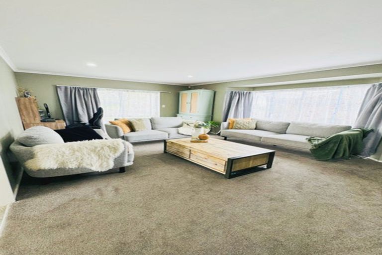 Photo of property in 2/17 Queen Street, Papakura, 2110