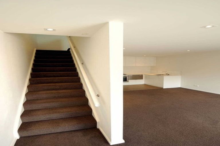 Photo of property in 9/20 North Avon Road, Richmond, Christchurch, 8013