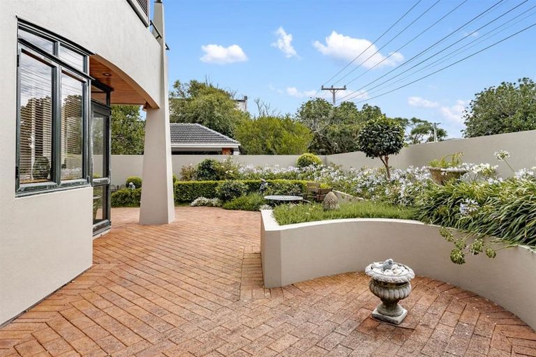 Photo of property in 12a Saltburn Road, Milford, Auckland, 0620