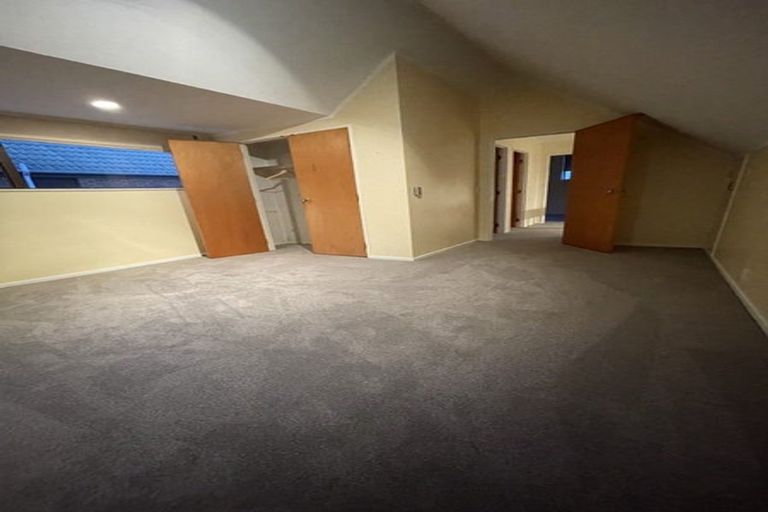 Photo of property in 1/14 Strabo Place, Windsor Park, Auckland, 0632