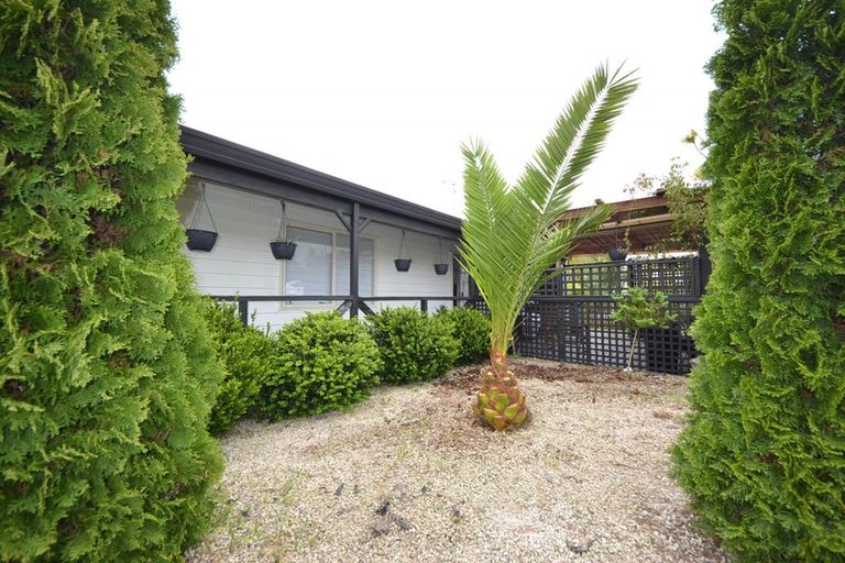 Photo of property in 10 Rook Place, Unsworth Heights, Auckland, 0632