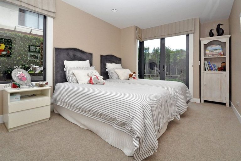 Photo of property in 10a Vaughan Crescent, Murrays Bay, Auckland, 0630