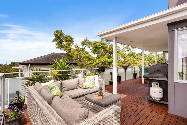 Photo of property in 11 Bank Street, Hillcrest, Auckland, 0627