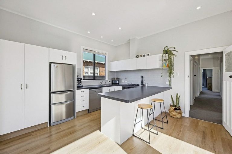 Photo of property in 243 Macandrew Road, Forbury, Dunedin, 9012