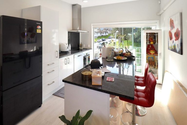 Photo of property in 4 Atkinson Street, Newlands, Wellington, 6037