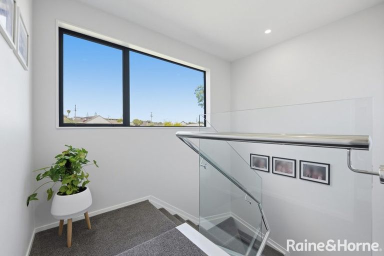 Photo of property in 19b Standage Lane, Kelston, Auckland, 0602
