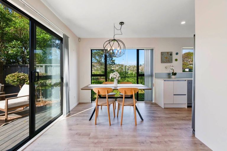 Photo of property in 4 William Bayes Place, Red Beach, 0932