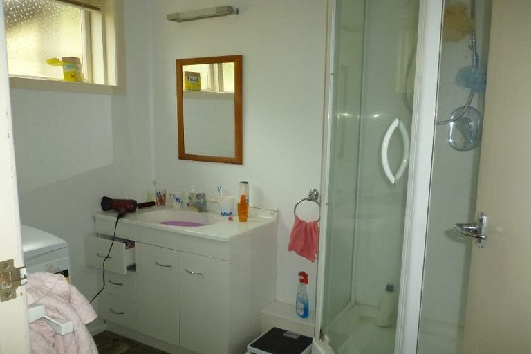 Photo of property in 68 Gladstone Road, Northcote, Auckland, 0627