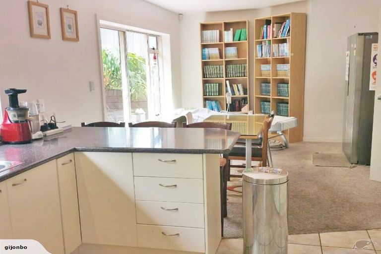 Photo of property in 6 Ponderosa Drive, Oteha, Auckland, 0632