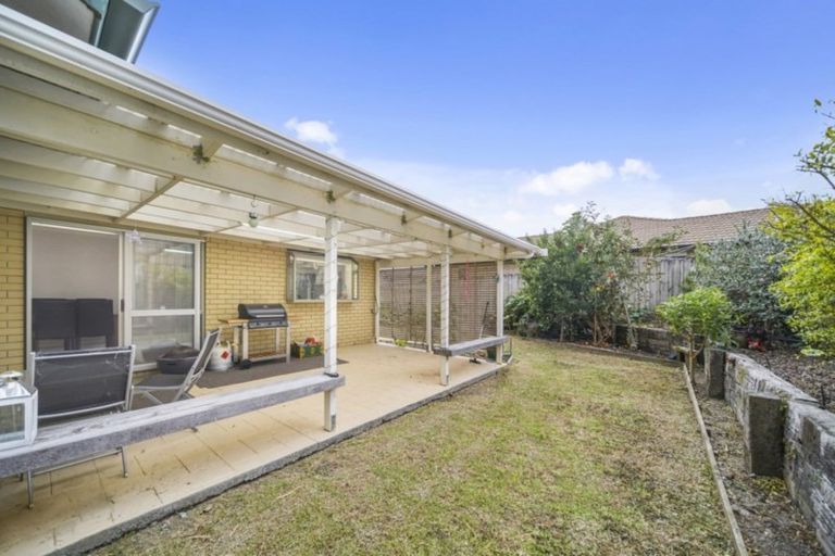 Photo of property in 5 Harobed Place, Weymouth, Auckland, 2103