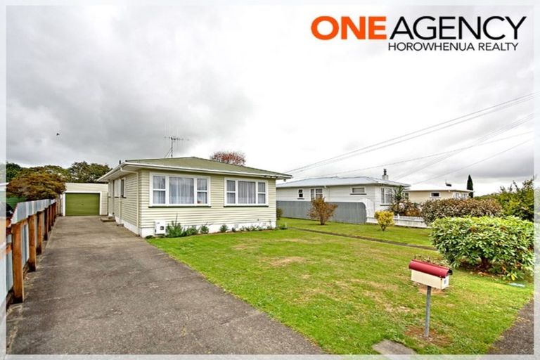 Photo of property in 17 Clyde Street, Levin, 5510
