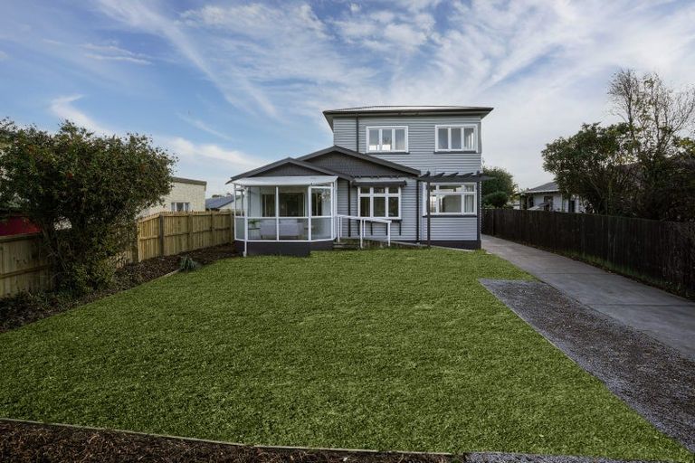 Photo of property in 21 Wainoni Road, Wainoni, Christchurch, 8061