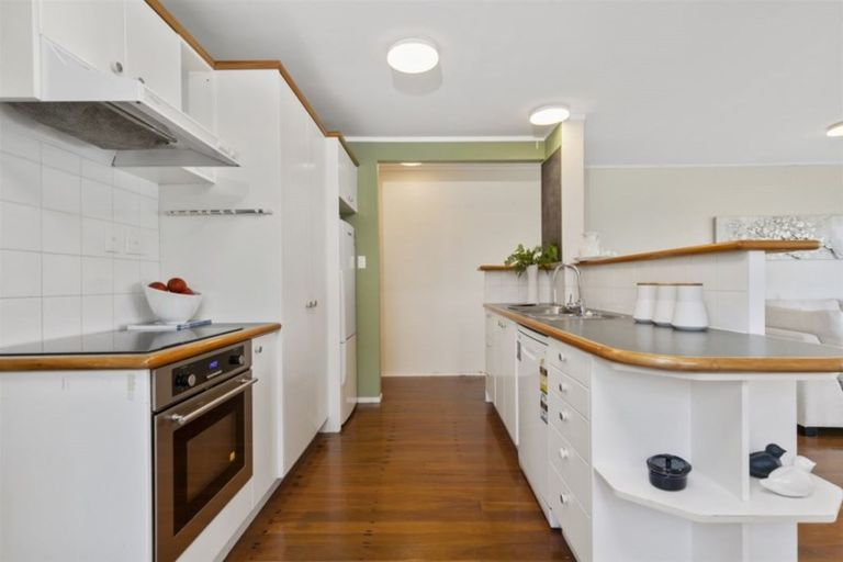 Photo of property in 4/118 Vauxhall Road, Narrow Neck, Auckland, 0624