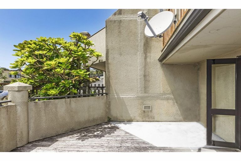 Photo of property in 1/7 Pannill Place, Oteha, Auckland, 0632