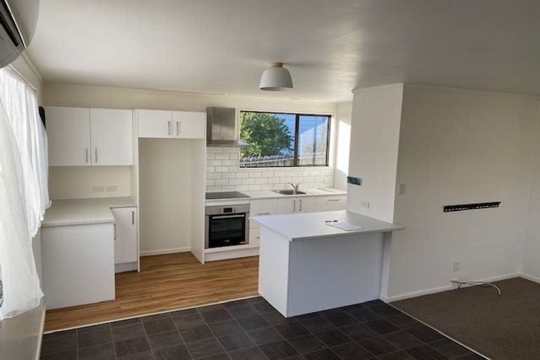 Photo of property in 1/98 Titirangi Road, New Lynn, Auckland, 0600