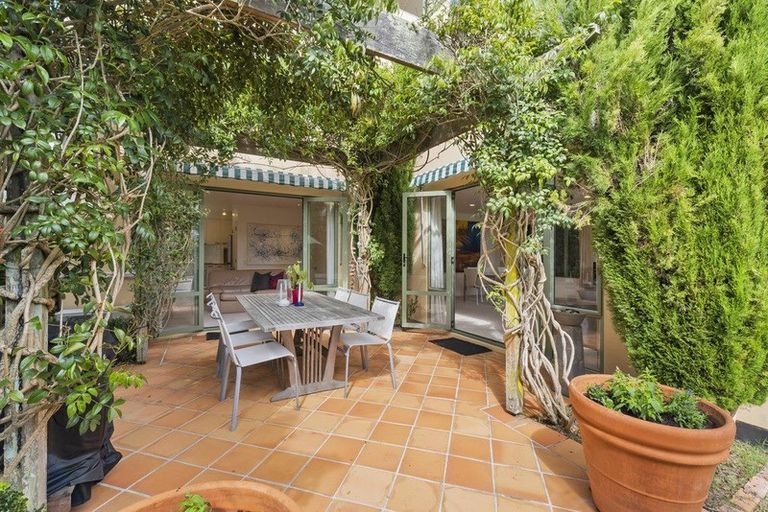 Photo of property in 2/47 Rangitoto Terrace, Milford, Auckland, 0620