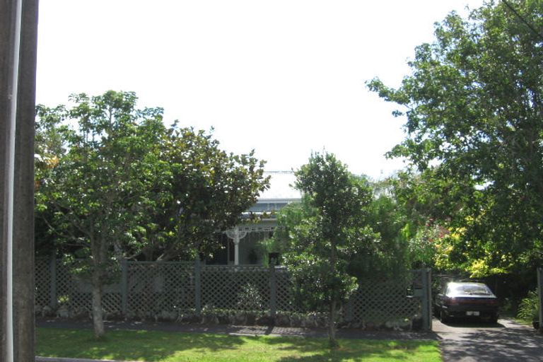 Photo of property in 21 Summer Street, Stanley Point, Auckland, 0624