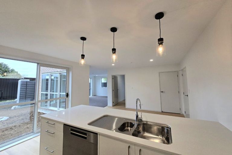 Photo of property in 16 Reiman Street, New Lynn, Auckland, 0600