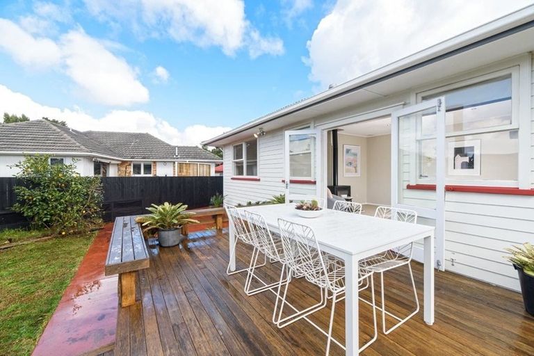 Photo of property in 13 Roby Street, Te Atatu Peninsula, Auckland, 0610