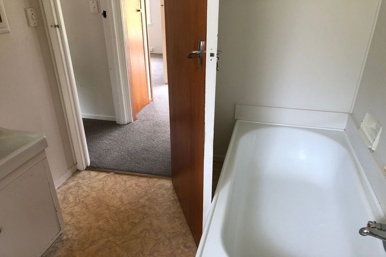 Photo of property in 3/7 Luplau Crescent, Cockle Bay, Auckland, 2014