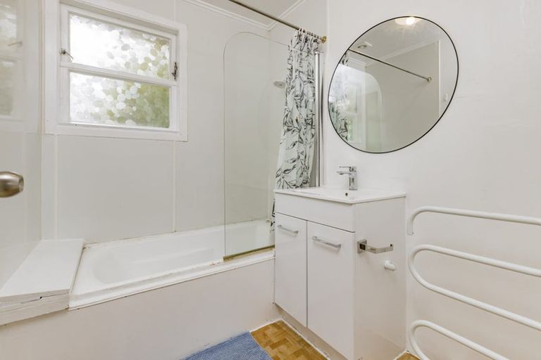 Photo of property in 63 Orchard Street, Avondale, Auckland, 1026