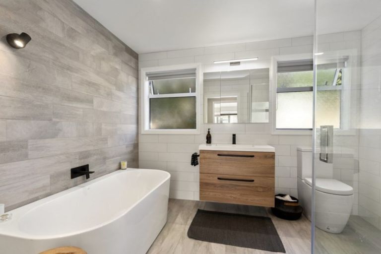 Photo of property in 43 Poole Crescent, Wainuiomata, Lower Hutt, 5014