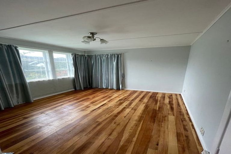 Photo of property in 15 Lockwood Crescent, Taita, Lower Hutt, 5011