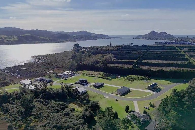 Photo of property in 16 Pinnacles Lane, Pauanui, 3579