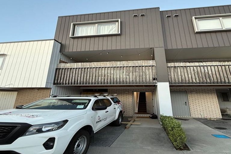 Photo of property in 3 Ngae Place, Mangere East, Auckland, 2024