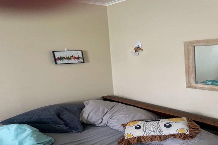 Photo of property in 37 Nile Road, Kelston, Auckland, 0602