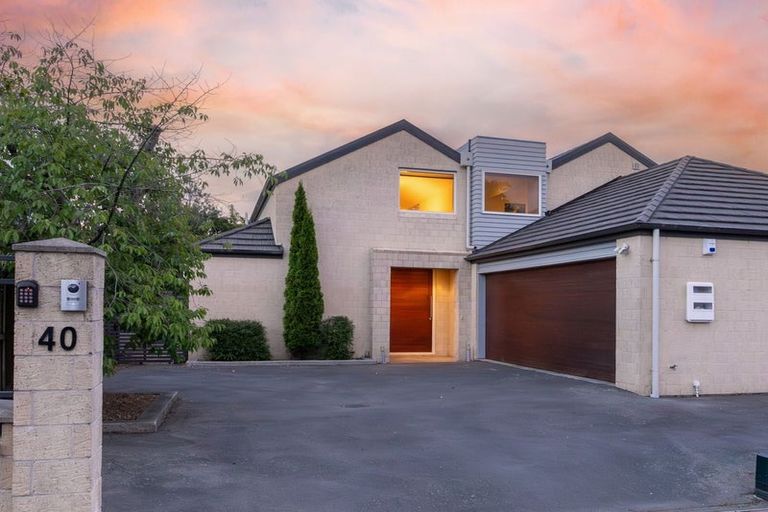 Photo of property in 40 Saint Andrews Square, Strowan, Christchurch, 8052