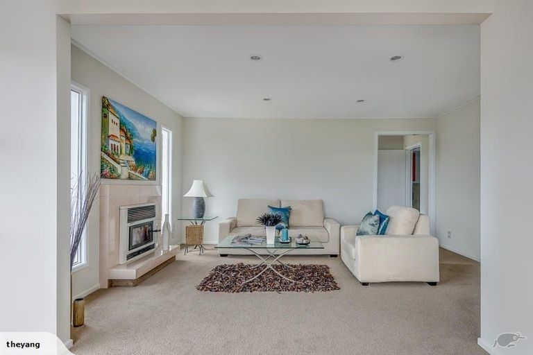 Photo of property in 21 Ludlow Terrace, Totara Vale, Auckland, 0627