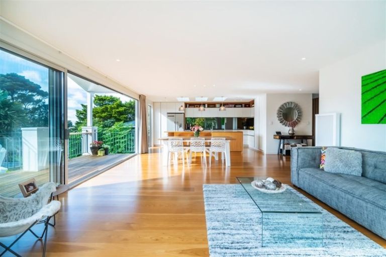 Photo of property in 36 Le Roy Terrace, Birkenhead, Auckland, 0626