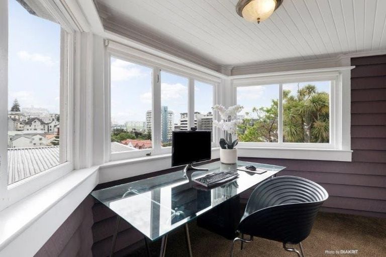 Photo of property in 323 The Terrace, Te Aro, Wellington, 6011