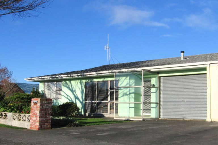Photo of property in 1 John F Kennedy Drive, Milson, Palmerston North, 4414