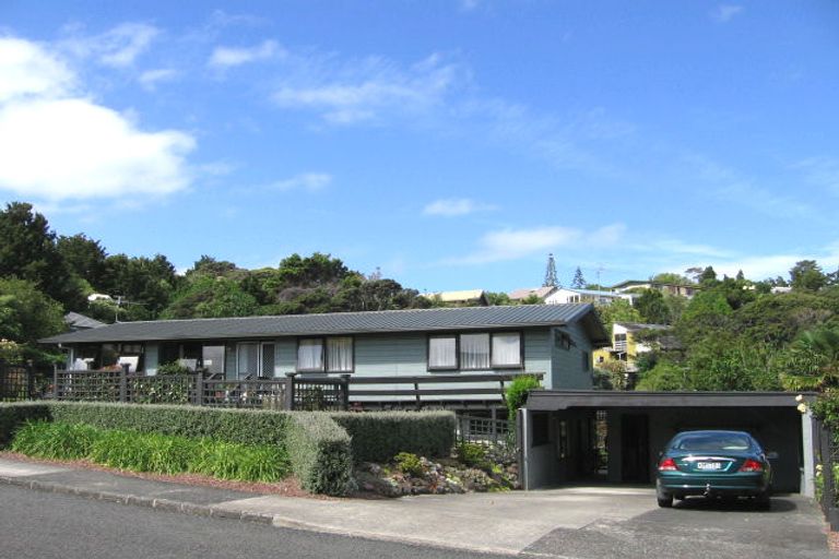 Photo of property in 2 Valkyria Place, Beach Haven, Auckland, 0626