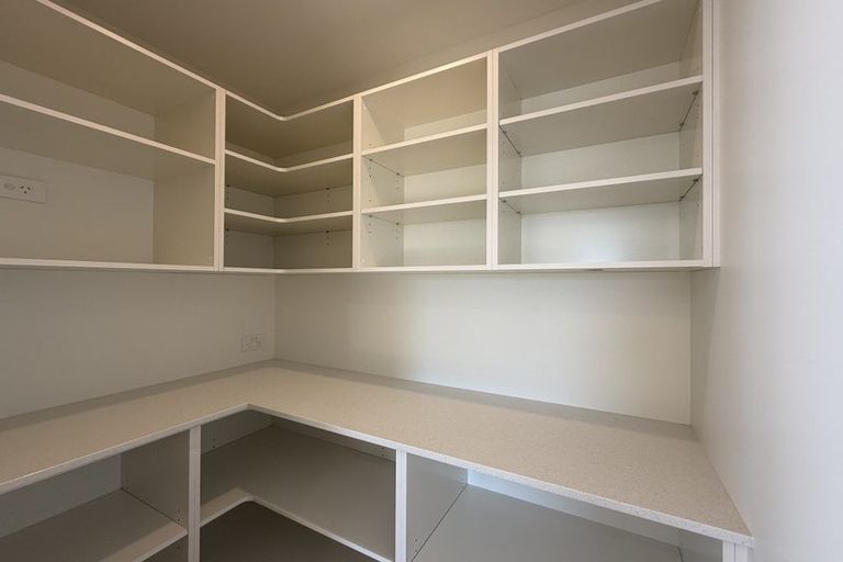 Photo of property in 2 Paradise Way, Halswell, 8025